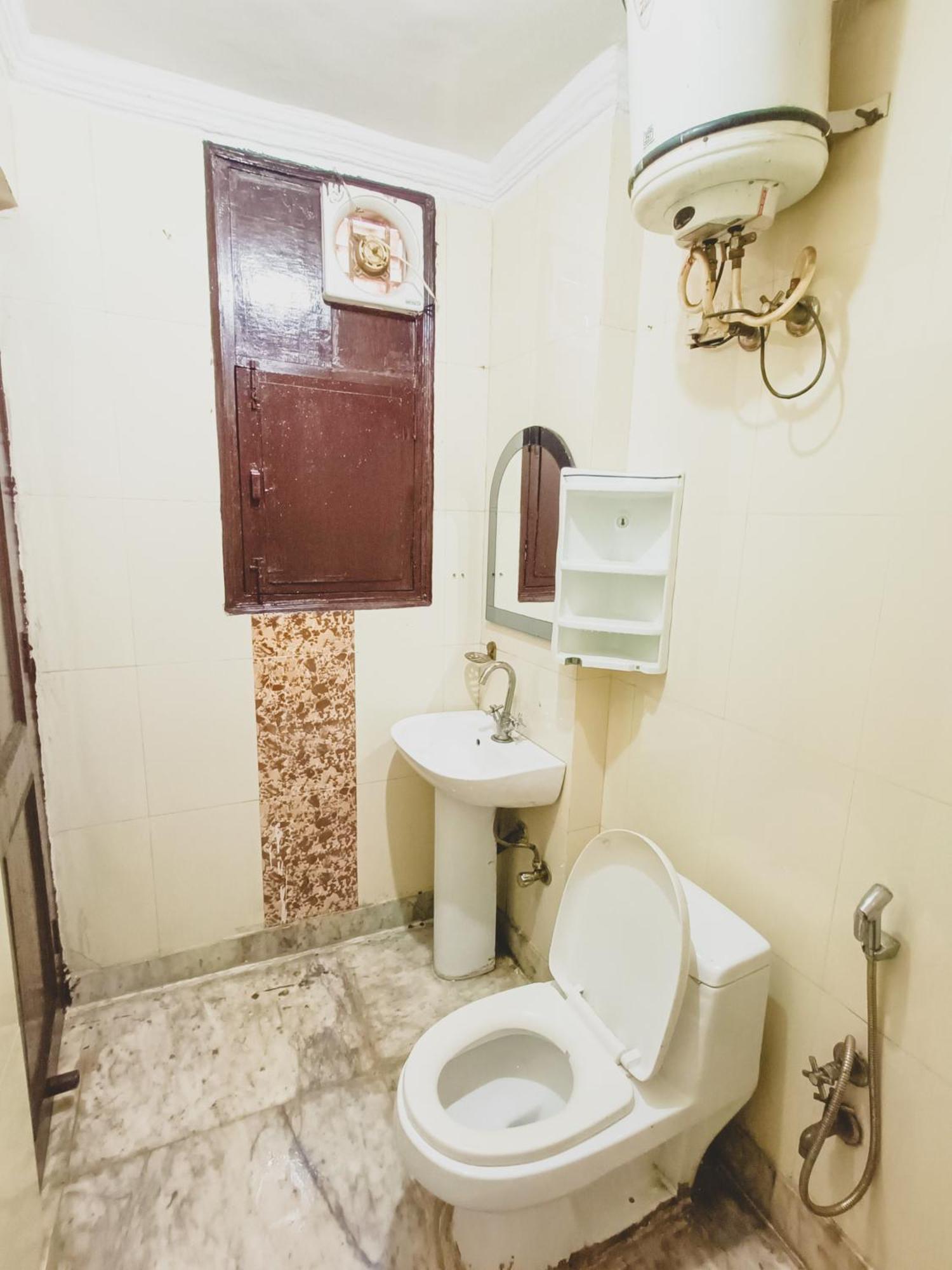 Hotel Bliss Bourn - Lajpat Nagar Нью-Дели Экстерьер фото